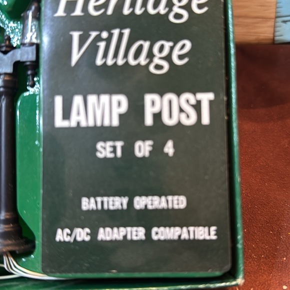 🐈‍⬛ Heritage Village Lamp post pack 3 sets of 4 in each package - Picture 3 of 6